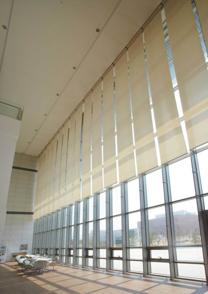 الستائر الرول